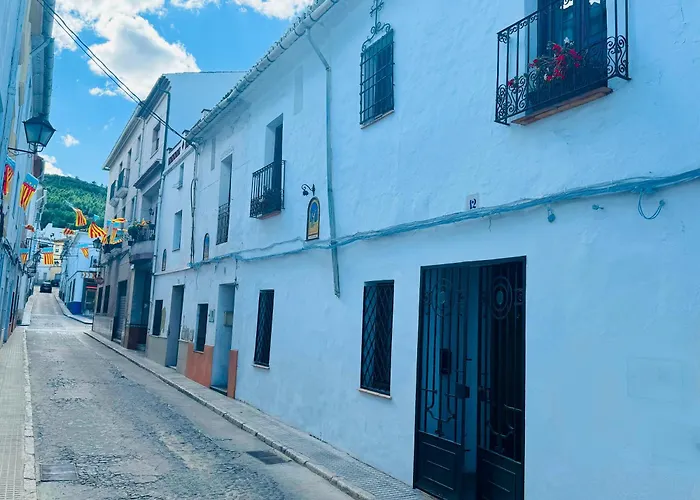  Oliva Courtyard Guesthouse